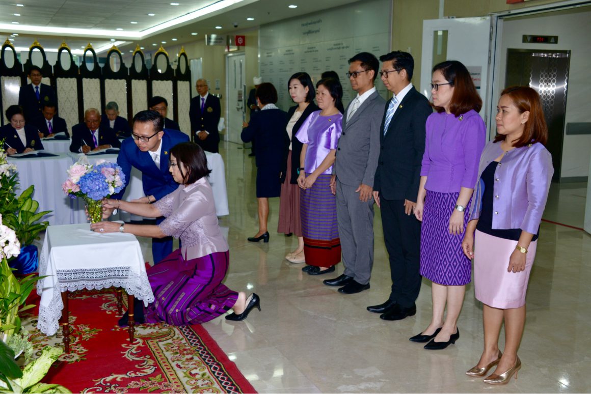 ดอยคำ ร่วมลงนามถวายพระพร กรมสมเด็จพระเทพรัตนราชสุดาฯ ให้ทรงหายจากพระอาการประชวร ดอยคำ ร่วมลงนามถวายพระพร กรมสมเด็จพระเทพรัตนราชสุดาฯ ให้ทรงหายจากพระอาการประชวร