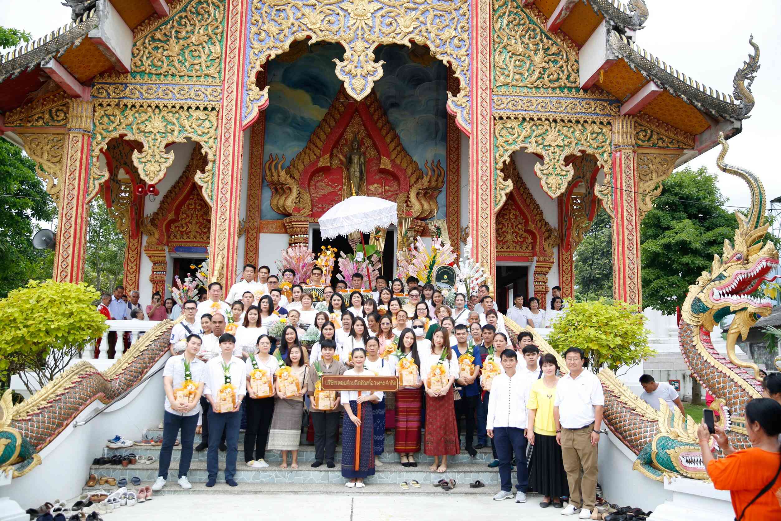 ดอยคำ ร่วมกับชุมชนรอบโรงงานหลวงฯ ทำบุญทอดกฐินสามัคคีและผ้าป่าดอยคำ ประจำปี 2563