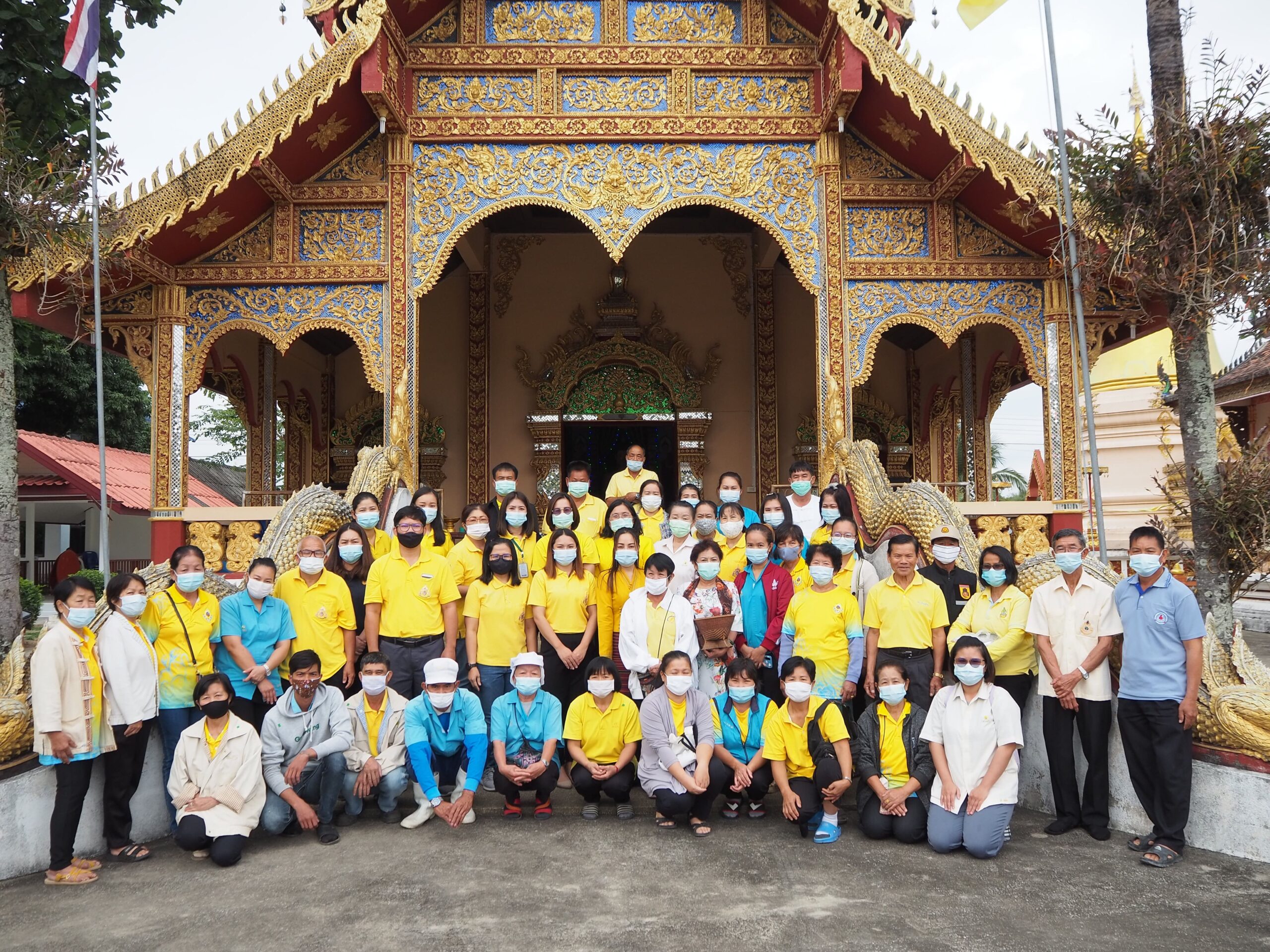 “ดอยคำ” ร่วมพิธีทำบุญตักบาตรและทำกิจกรรมบำเพ็ญประโยชน์ถวายเป็นพระราชกุศล เนื่องในวันคล้ายวันพระบรมราชสมภพรัชกาลที่ 9