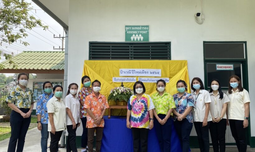 โรงงานหลวงฯ ทั้ง 3 แห่ง ของดอยคำ ร่วมสรงน้ำพระพุทธรูป และรดน้ำดำหัวผู้ใหญ่ สืบสานประเพณีสงกรานต์ 2565