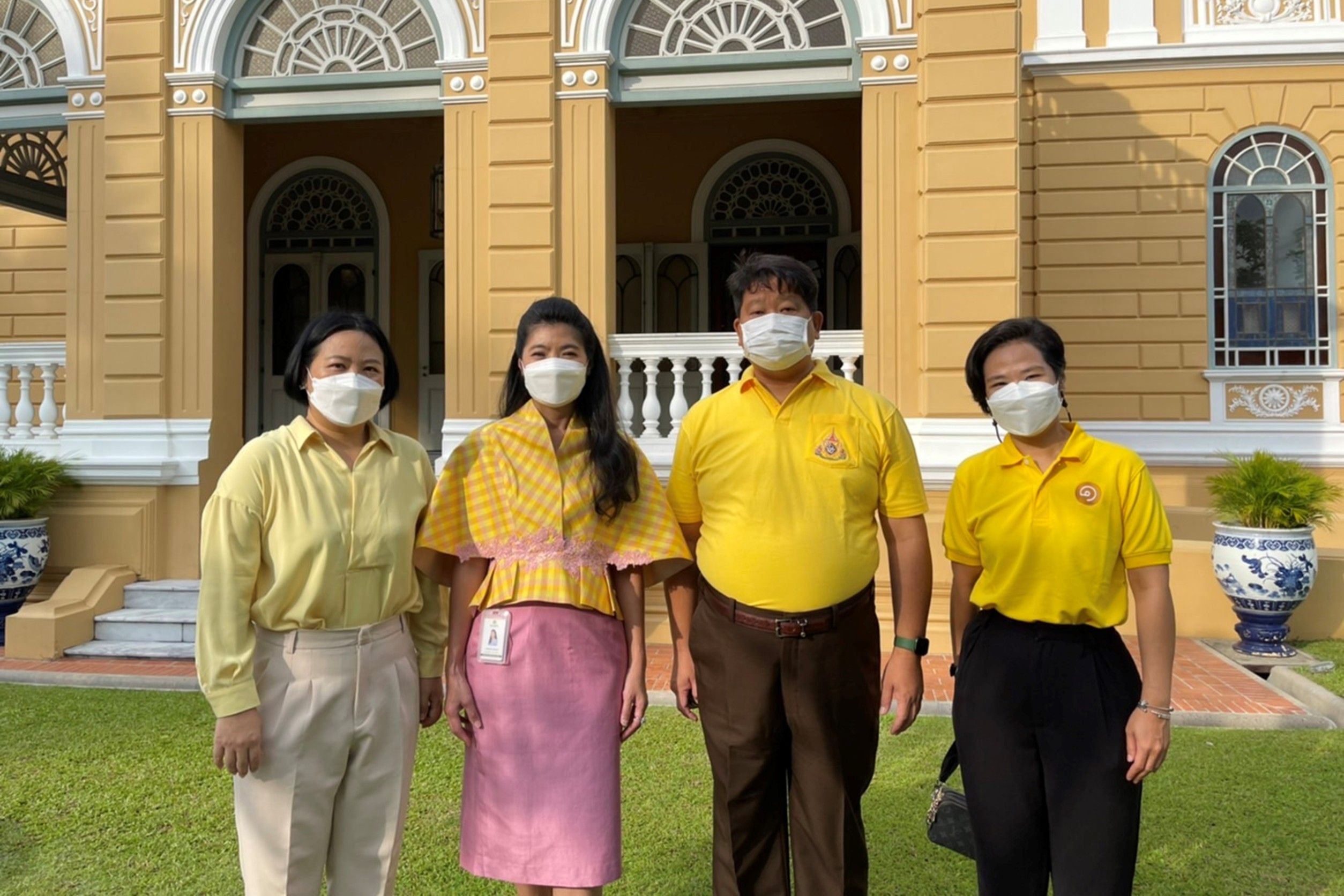 ดอยคำ ทำบุญตักบาตร-บำเพ็ญประโยชน์ ถวายเป็นพระราชกุศล ในวันเฉลิมพระชนมพรรษา ในหลวง ร.10