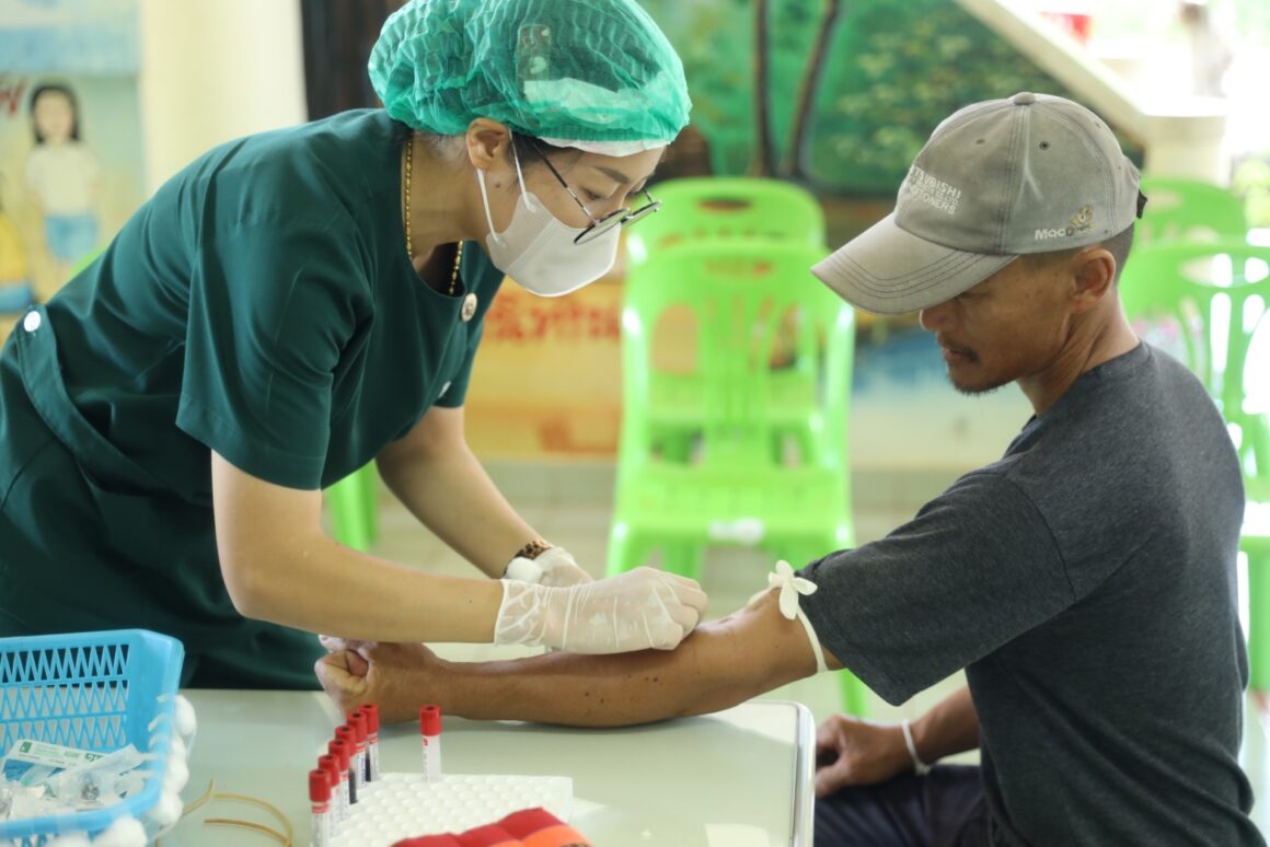 ดอยคำ ตรวจเลือดของเกษตรกร (จ.สกลนคร) ในโครงการสวัสดิการสุขภาพเกษตร ประจำปี 2566