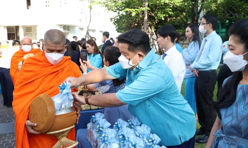 ดอยคำ ทำบุญตักบาตร-บำเพ็ญประโยชน์ ถวายเป็นพระราชกุศล ในวันเฉลิมพระชนมพรรษา “สมเด็จพระพันปีหลวง” 12 สิงหาคม