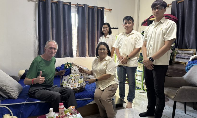 ดอยคำ เข้าเยี่ยม “Mr. Vernon Harry Unsworth” ผู้มีบทบาทสำคัญในการช่วยเหลือเยาวชนทีมฟุตบอล “หมูป่าอะคาเดมี”