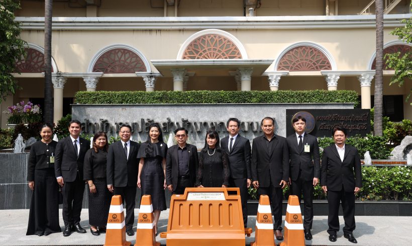 ดอยคำ ร่วมกับแอดวานซ์ แมท ส่งมอบแบริเออร์พลาสติก และกรวยจราจร จากกล่องยูเอชที แก่ สำนักงานปลัดสำนักนายกรัฐมนตรี เพื่อต่อยอดโครงการ “แกะ ล้าง เก็บ” ผสานแนวคิด Circular Economy สู่การใช้งานจริงในหน่วยงานภาครัฐ ดอยคำ ร่วมกับแอดวานซ์ แมท ส่งมอบแบริเออร์พลาสติก และกรวยจราจร จากกล่องยูเอชที แก่ สำนักงานปลัดสำนักนายกรัฐมนตรี เพื่อต่อยอดโครงการ “แกะ ล้าง เก็บ” ผสานแนวคิด Circular Economy สู่การใช้งานจริงในหน่วยงานภาครัฐ