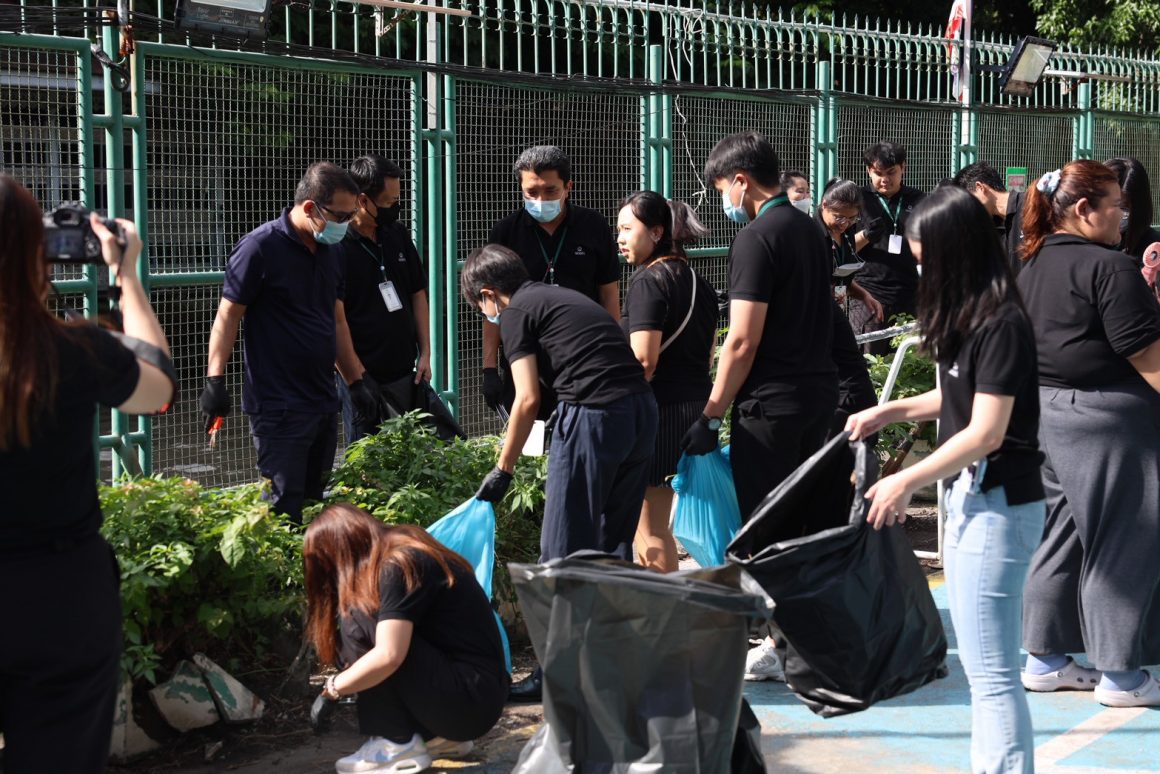 ดอยคำ ทำบุญตักบาตร บำเพ็ญประโยชน์ ถวายเป็นพระราชกุศล เนื่องในโอกาสวันพ่อแห่งชาติ ดอยคำ ทำบุญตักบาตร บำเพ็ญประโยชน์ ถวายเป็นพระราชกุศล เนื่องในโอกาสวันพ่อแห่งชาติ